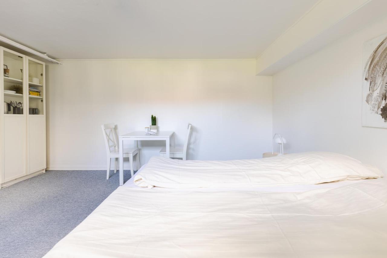 Vaerelse I Rolig Villakvarter, Central Beliggenhed Odense Zewnętrze zdjęcie